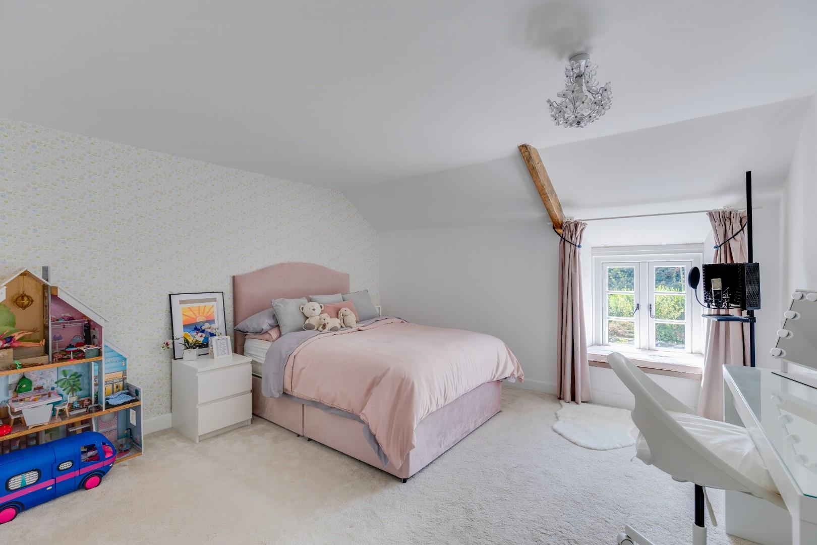 Warren Farm, Pendoylan, Nr Cowbridge, Vale of Glamorgan, CF71 7UJ
